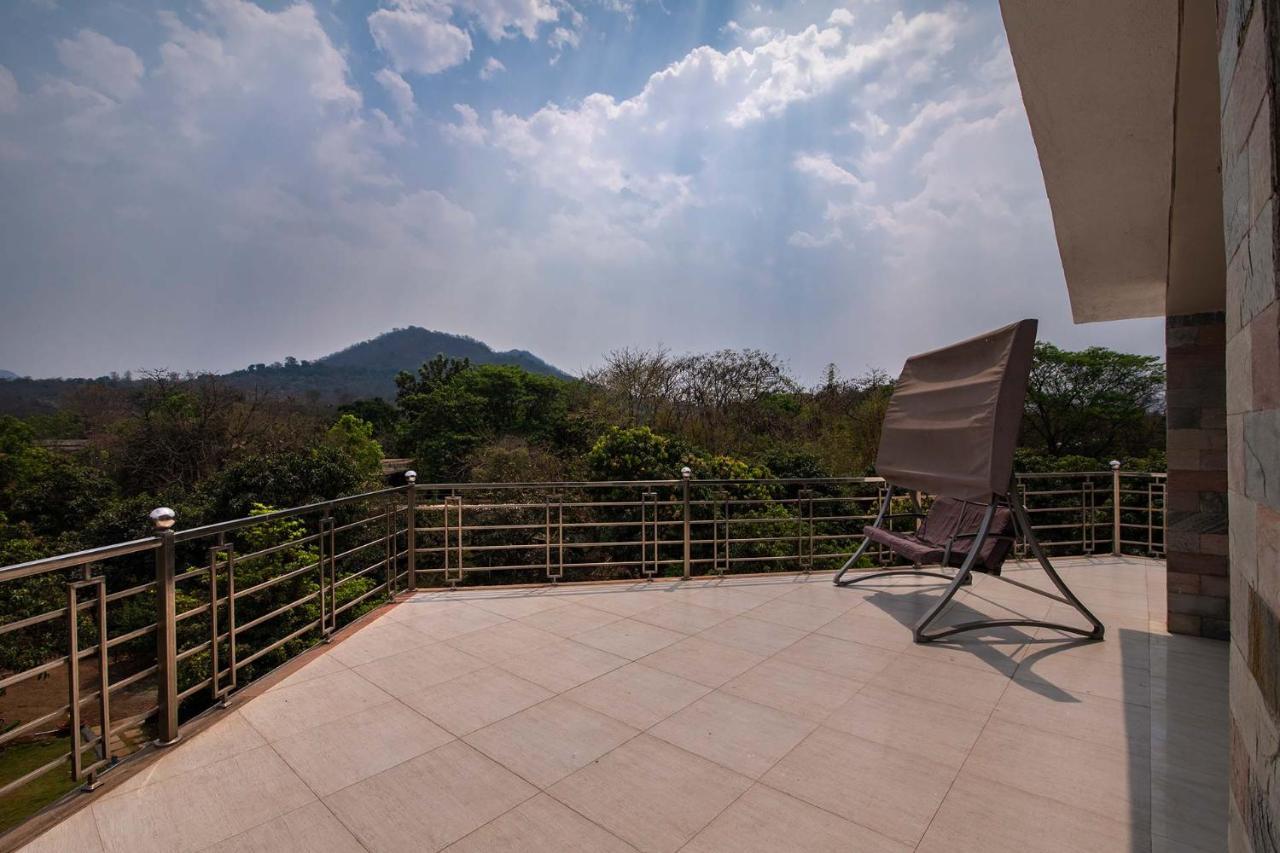 Aqua & Sage By Stayvista - Riverside Villa With Pool & Terrace Karjat Exterior foto