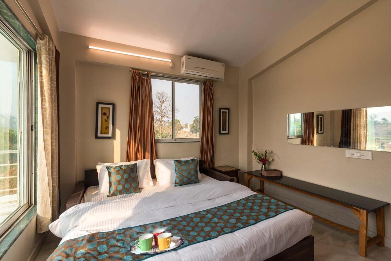 Aqua & Sage By Stayvista - Riverside Villa With Pool & Terrace Karjat Exterior foto