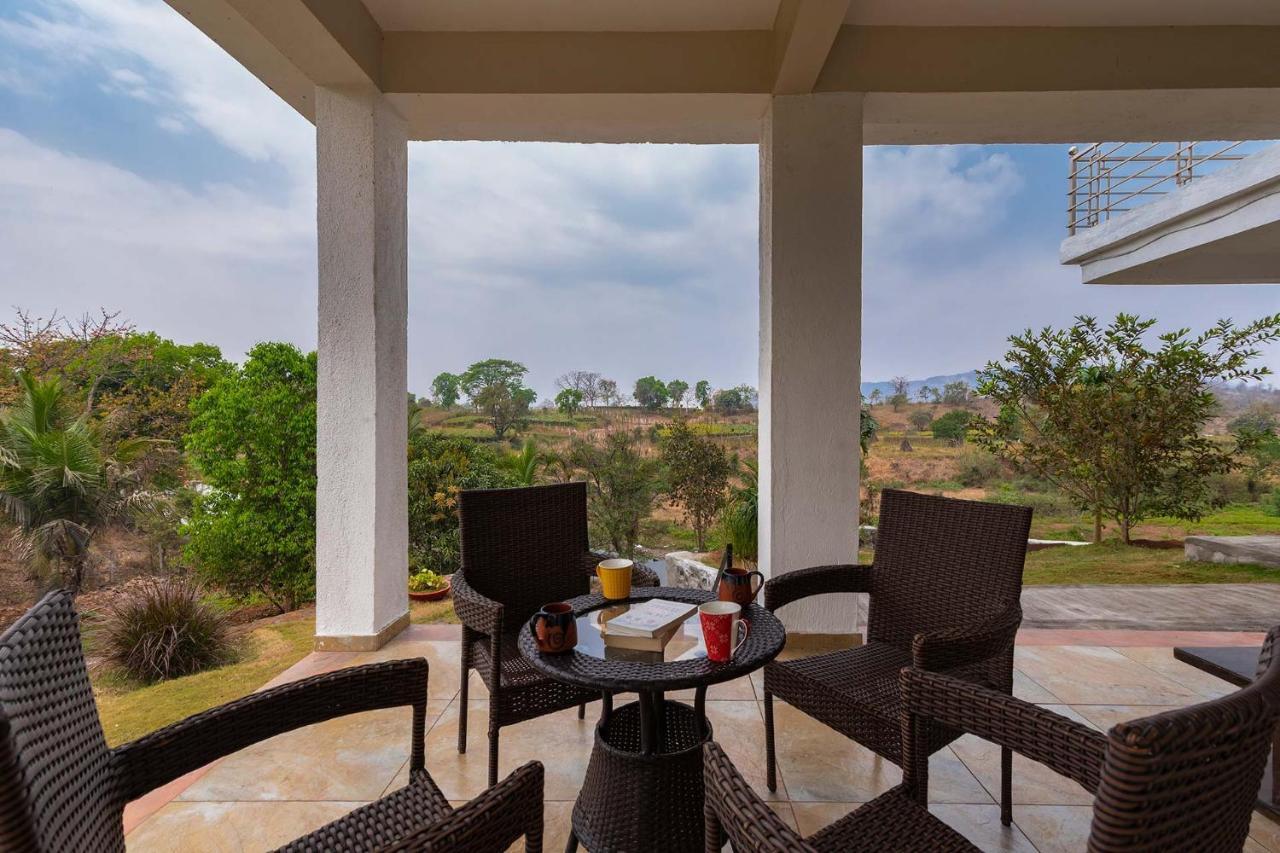 Aqua & Sage By Stayvista - Riverside Villa With Pool & Terrace Karjat Exterior foto