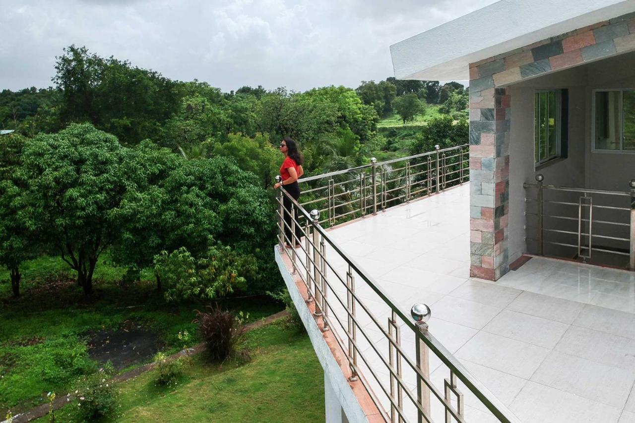 Aqua & Sage By Stayvista - Riverside Villa With Pool & Terrace Karjat Exterior foto